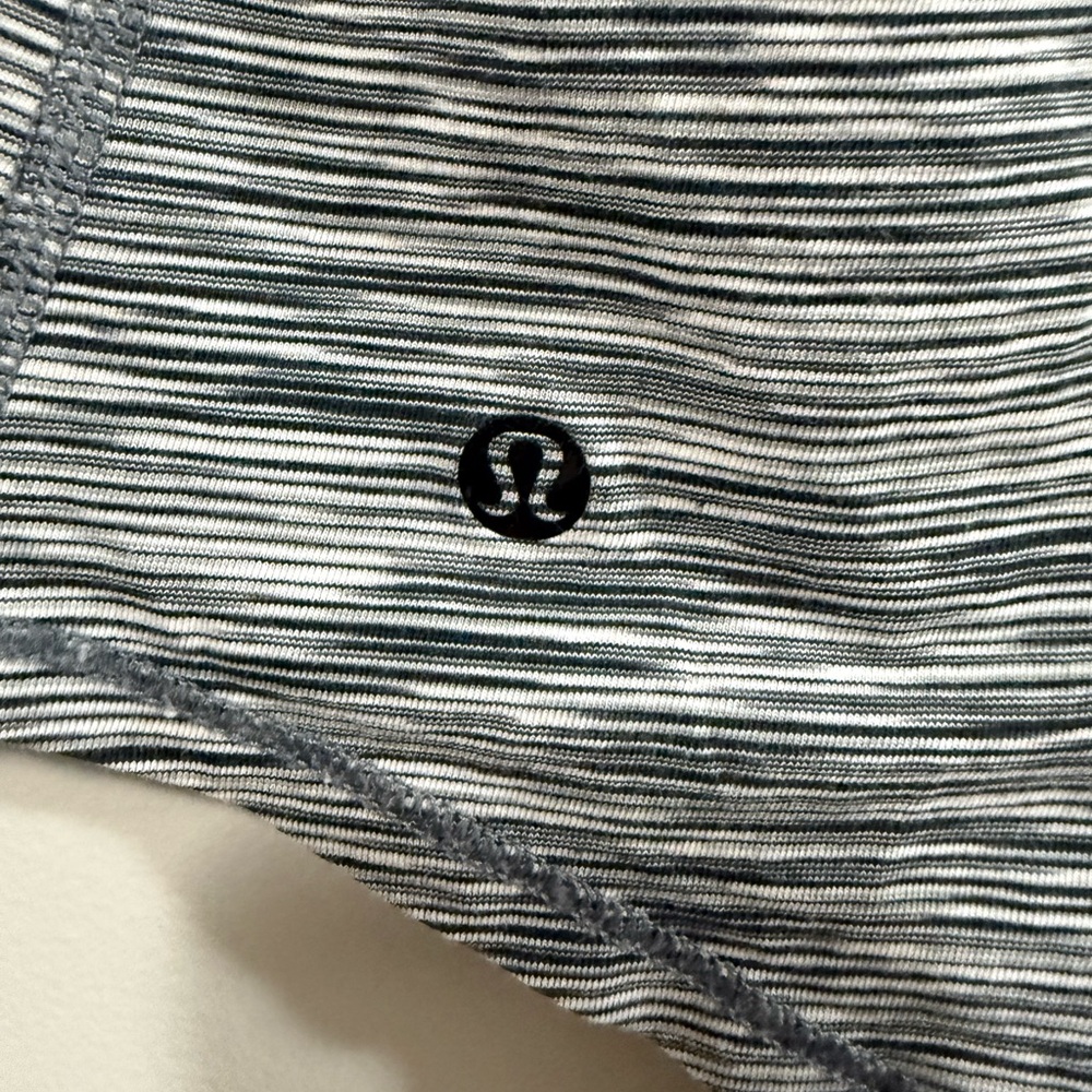 💙 Lululemon Athletica Black and White Women's Tank Top - Picture 5 of 5